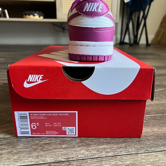Nike Fuchsia and White Low-Top Sneakers - Picture 2 of 3